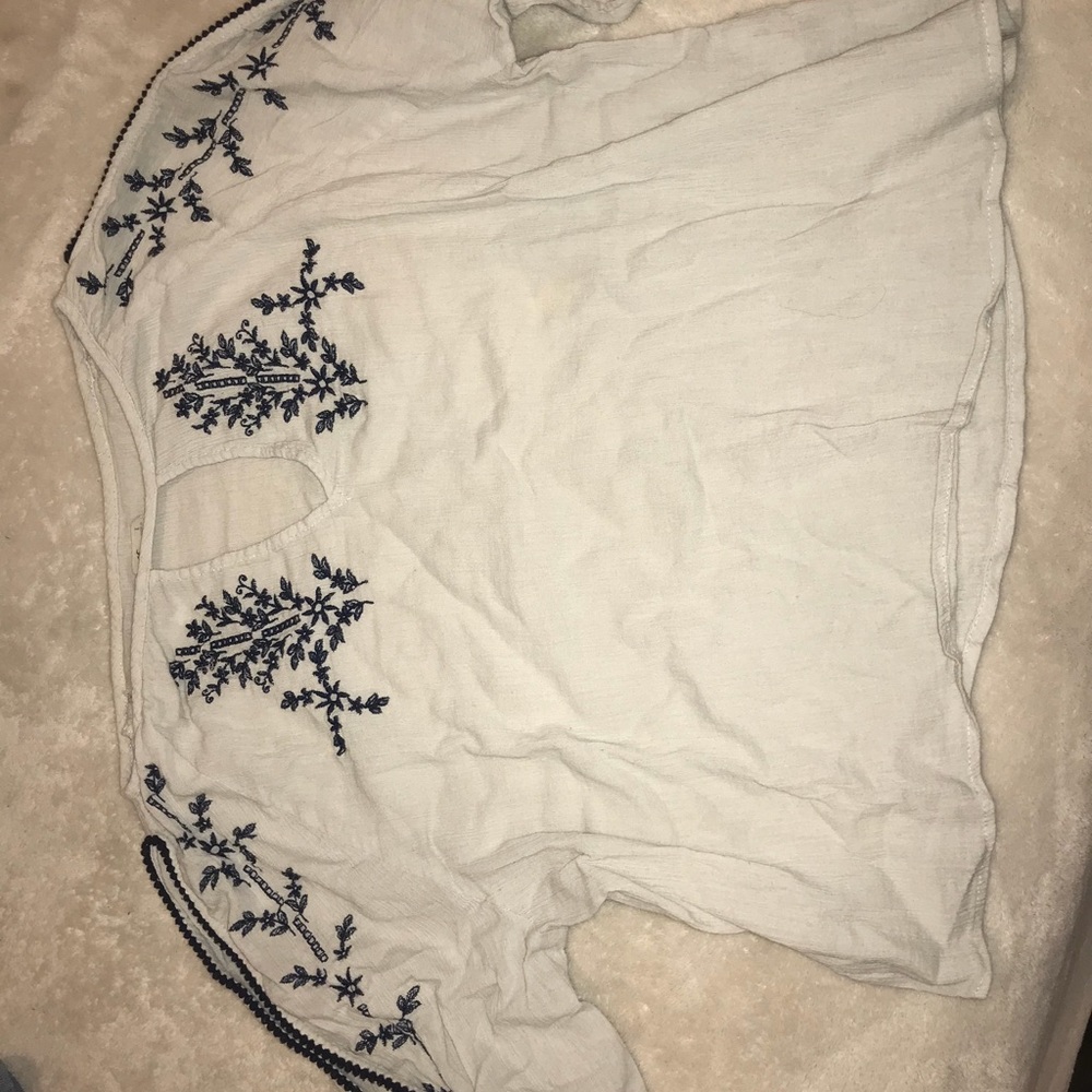 mid arm top, with blue detailing